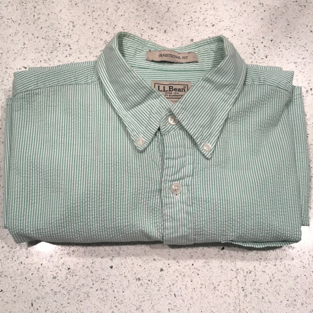 LL Bean Traditiona Fit Men’s Button up. Size: MT